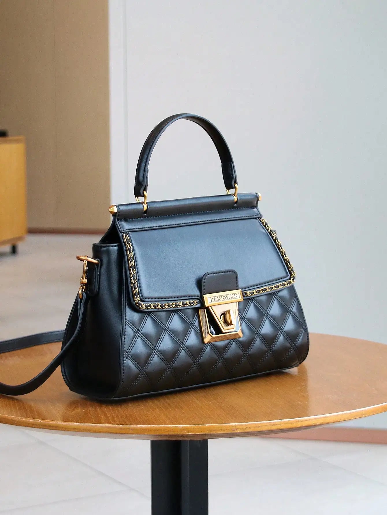 2026 new trend rhombic handbag niche design light luxury small bag advanced texture foreign style large capacity commuter should