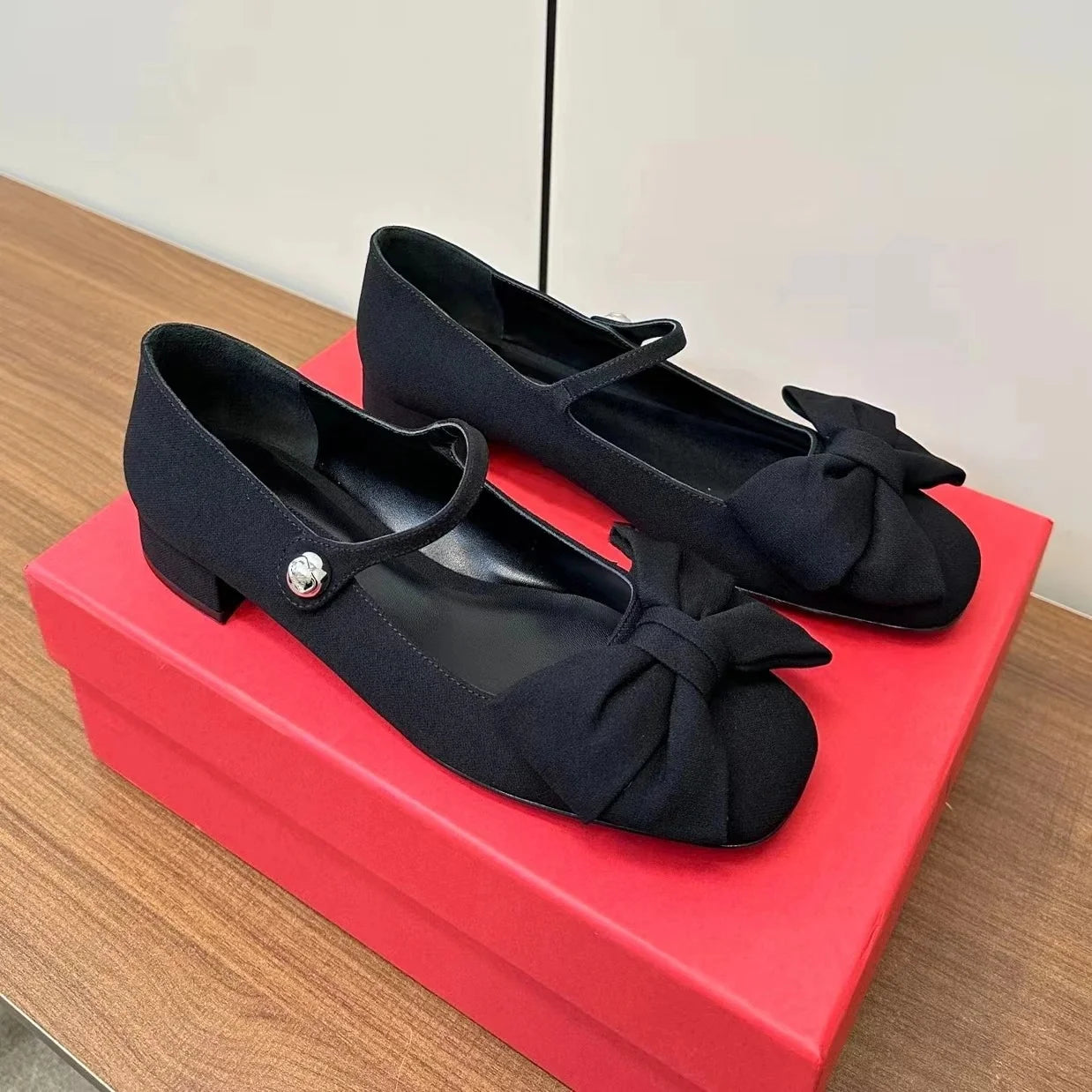 Female Flat Designer Ladies Cross Buckle Strap Ballet Shoes Luxury Brand High Quality Round Toe New Coming Slip-On Mary Janes