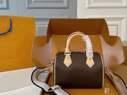 2025 New size: 20X14 CM Fashionable Versatile bags leather cherry Portable can be carried on the shoulder no boxes