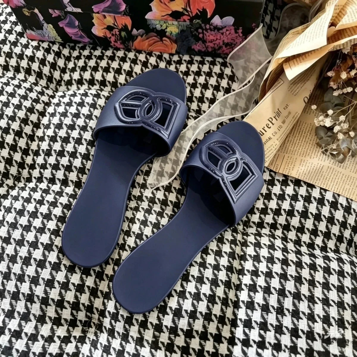 Top Women's Sandals Famous Design Comfortable Arch Support Flat Shoes Women's Casual Sandals for Going Out One-Strap Summer Slip-Ons Anti-Fruit Jelly Beach Non-Slip Flats