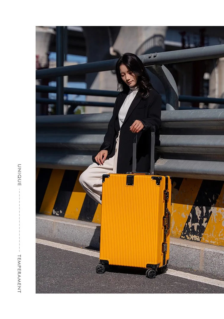 2-Pieces set luggage,20+26 inches in size,a hard-shell suitcase with 108 rivets, , featuring silent all-terrain wheels, a cup holde