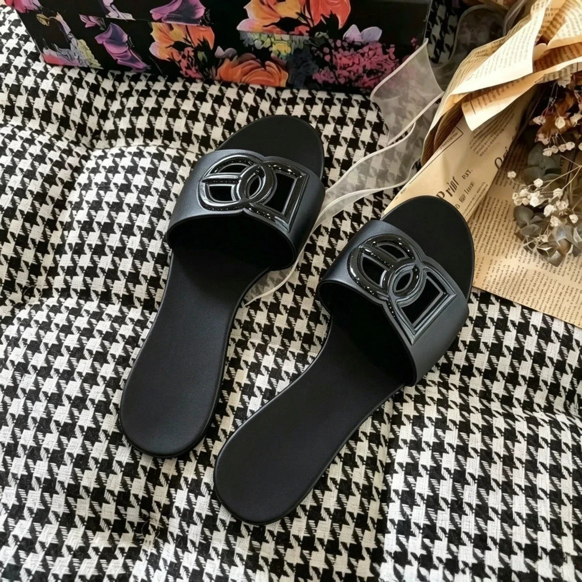 Top Women's Sandals Famous Design Comfortable Arch Support Flat Shoes Women's Casual Sandals for Going Out One-Strap Summer Slip-Ons Anti-Fruit Jelly Beach Non-Slip Flats