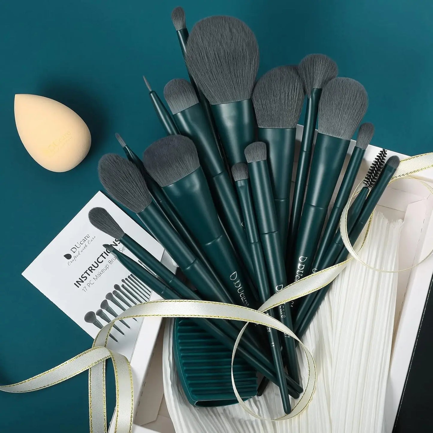 19-Piece Professional Makeup Brush Set with Cleaning Mat and Sponge for Face, Eyes, and Liquid Application