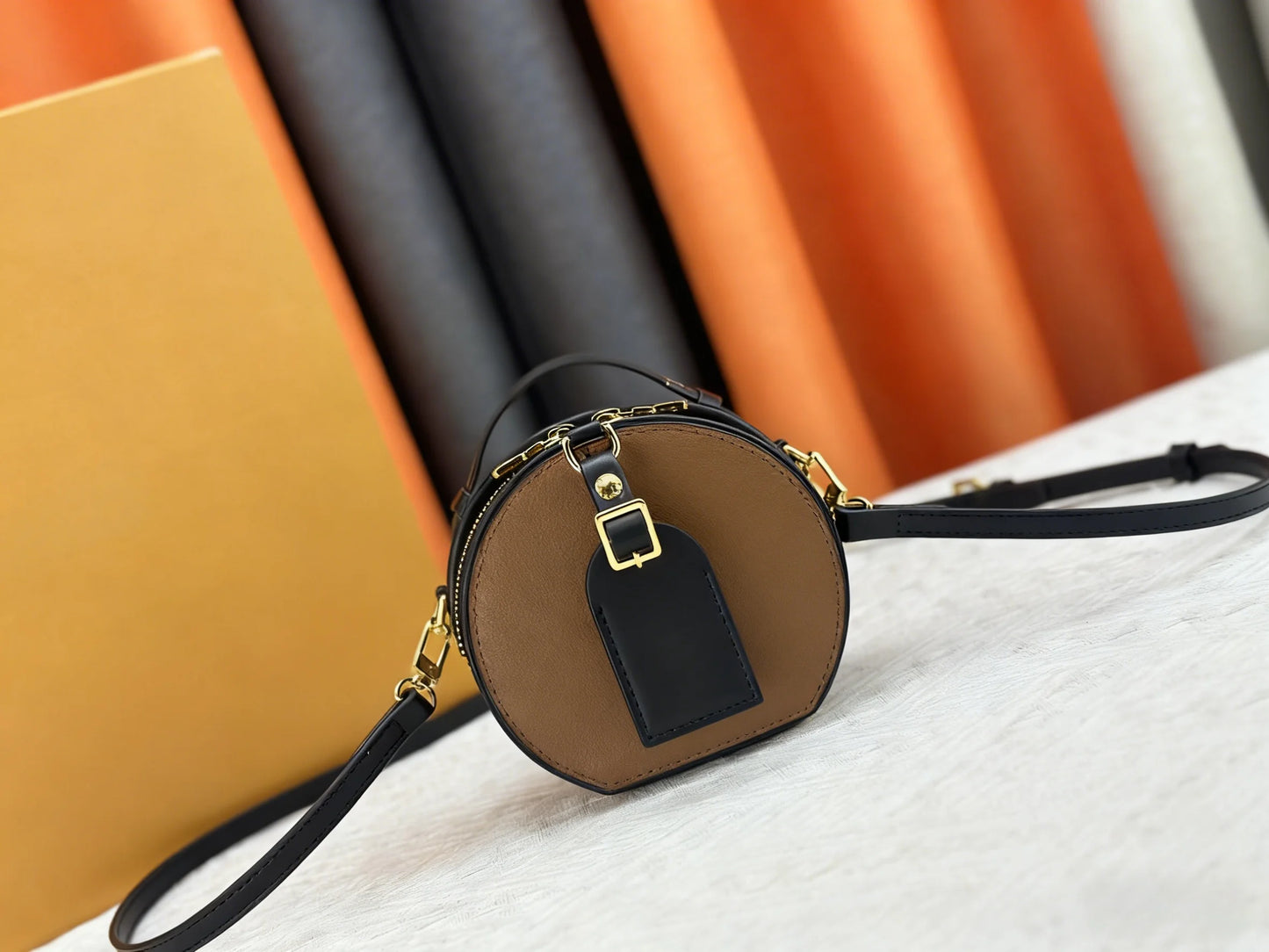 2025 New SIZE: 13x12x6.5 CM Fashionable Versatile bags leather cherry Portable can be carried on the shoulder no boxes