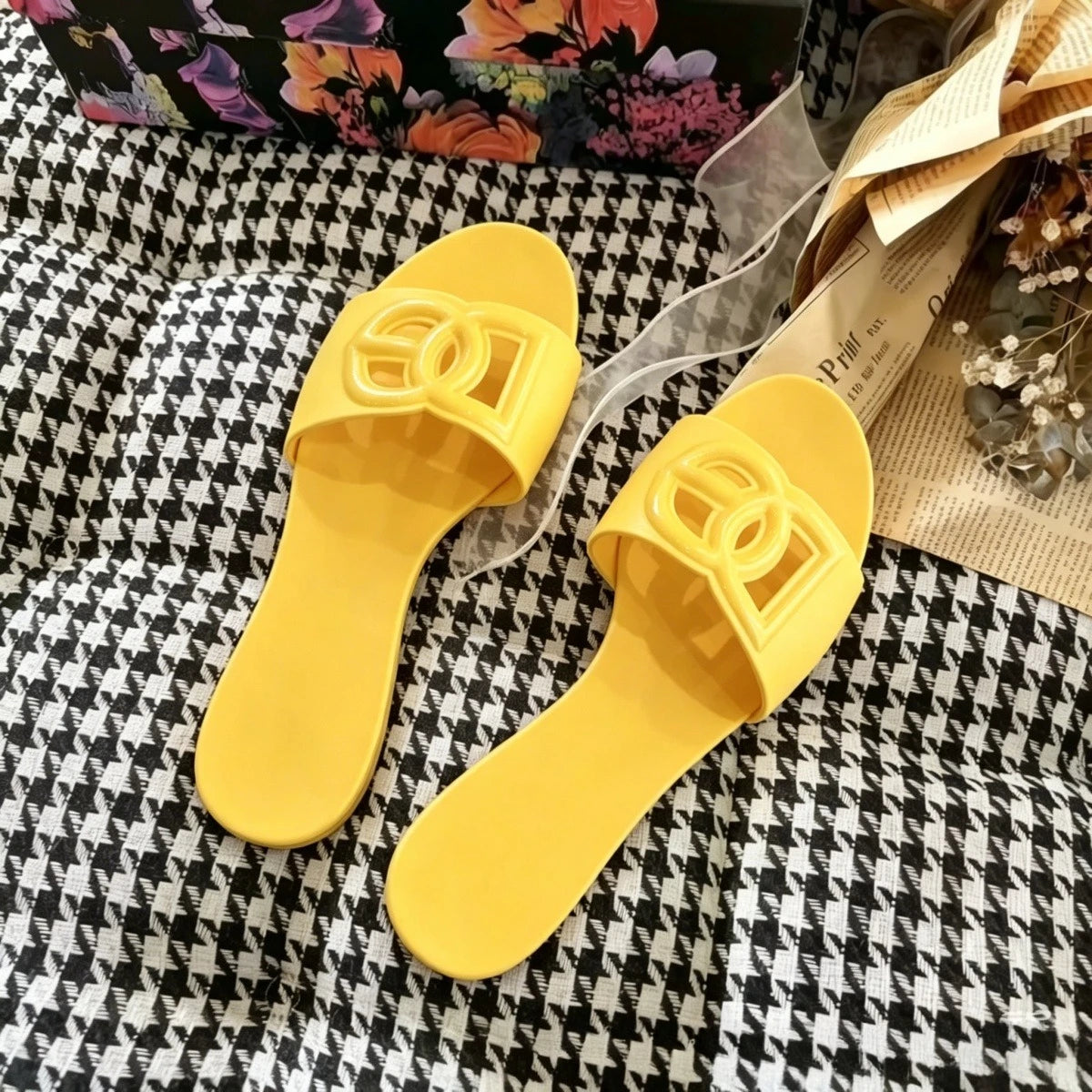 Top Women's Sandals Famous Design Comfortable Arch Support Flat Shoes Women's Casual Sandals for Going Out One-Strap Summer Slip-Ons Anti-Fruit Jelly Beach Non-Slip Flats